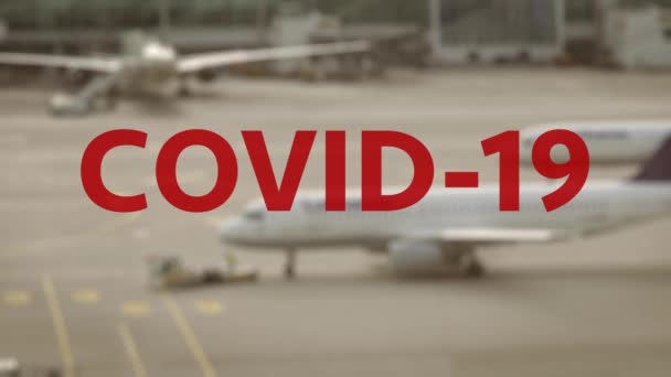 Літаки в міжнародному аеропорту в епоху ковадла 19 вірусів. 2020 рік, коли почалася пандемія — стокове відео