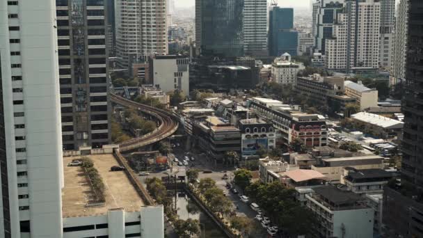 BANGKOK - 17. ČERVENCE: Založení záběru města Bangkoku v reálném čase. Bangkok je hlavním městem Thajska, 17. ledna 2020 v Bangkoku. — Stock video