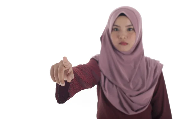 Närbild pekande hand gest av muslimah affärskvinna. — Stockfoto