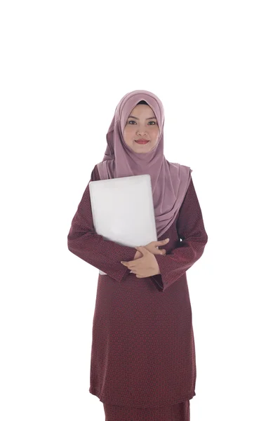 Young attractive muslimah businesswoman holds a laptop. — Stock Photo, Image