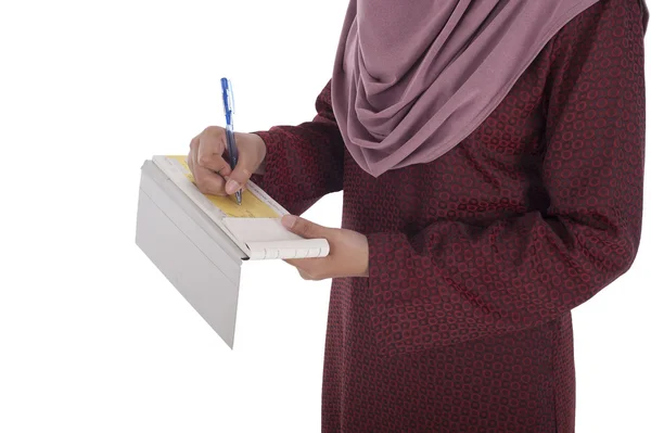 Attractive Muslim businesswoman signing cheque with white backgr — Stock Photo, Image