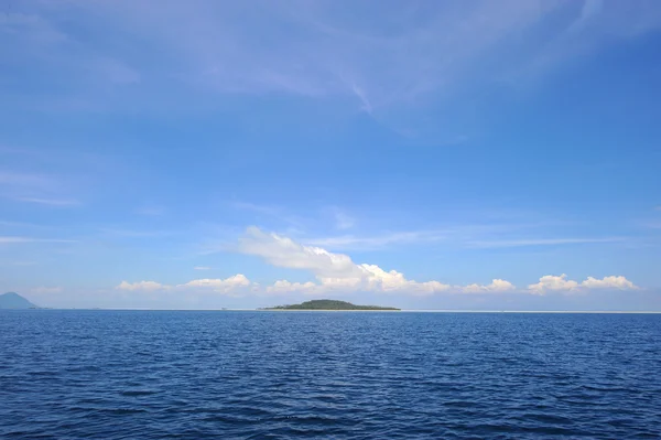 Landschap van eilanden op Semporna, Sabah, Borneo, Maleisië — Stockfoto