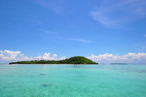 Landschap van eilanden op Semporna, Sabah, Borneo, Maleisië — Stockfoto