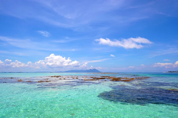 Cenário das ilhas em Semporna, Sabah Borneo, Malásia Fotografia De Stock