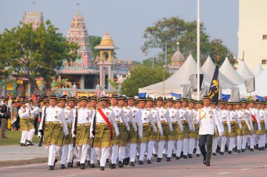 Malaysians Milli günü geçit törenine katılmak.