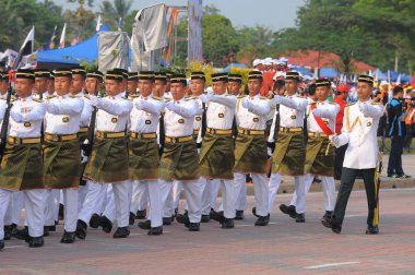 Malaysians Milli günü geçit törenine katılmak.