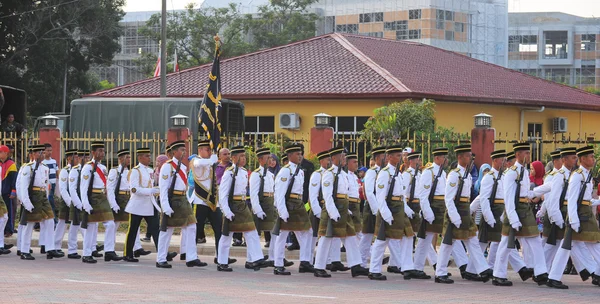 Les Malaisiens participent au défilé de la fête nationale . — Photo