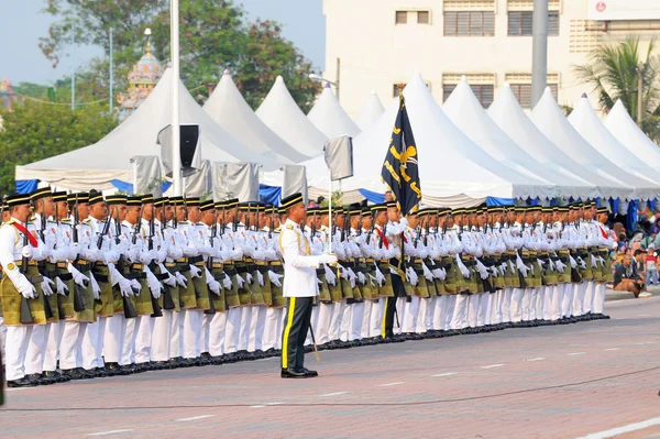 Les Malaisiens participent au défilé de la fête nationale . — Photo