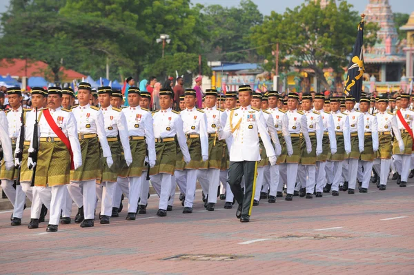 Les Malaisiens participent au défilé de la fête nationale . — Photo