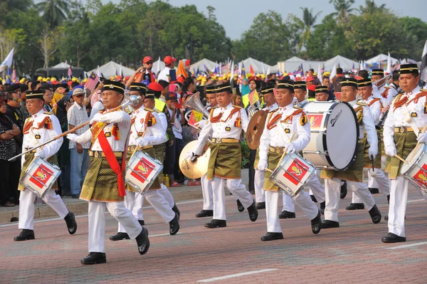 关丹 Aug 31:Malaysians 参加国庆阅兵，ce — 图库照片