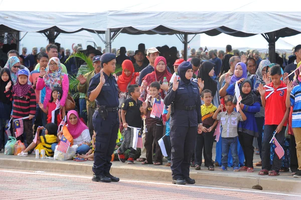 KUANTAN-AGOSTO 31: I malesi partecipano alla parata della Giornata Nazionale, ce — Foto Stock