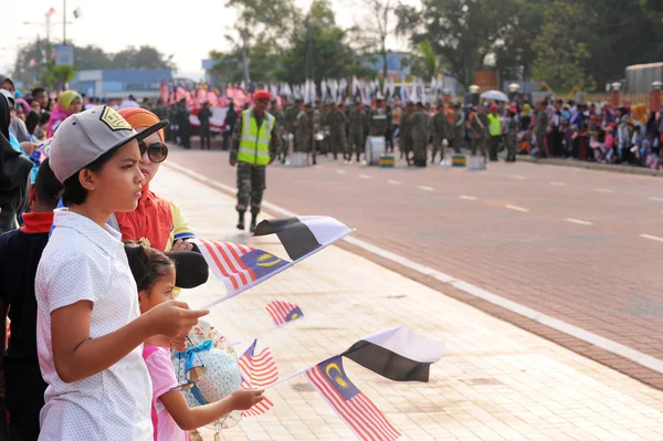 关丹 Aug 31:Malaysians 参加国庆阅兵，ce — 图库照片