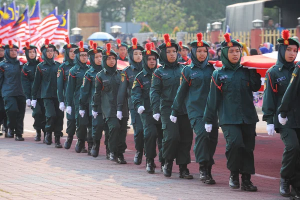 KUANTAN-AUG 31: Orang Malaysia berpartisipasi dalam parade Hari Nasional, ce — Stok Foto