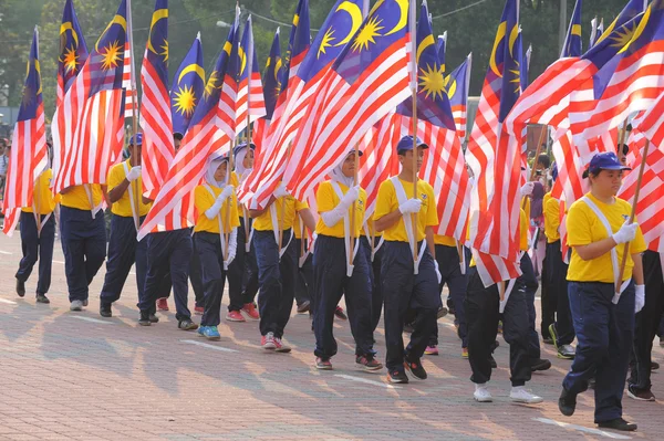 KUANTAN-AGOSTO 31: I malesi partecipano alla parata della Giornata Nazionale, ce — Foto Stock