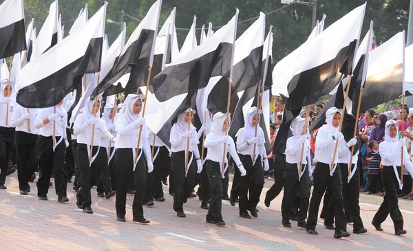 KUANTAN-AUG 31: Orang Malaysia berpartisipasi dalam parade Hari Nasional, ce — Stok Foto