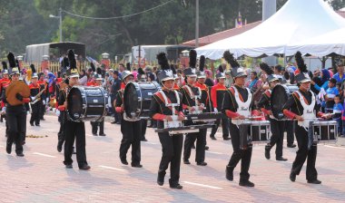 Kuantan-Ağustos 31:Malaysians üzerinde 31 Ağustos 2015 yılında Kuantan, Pahang, Malezya bağımsızlık 58 yaşını kutluyor Ulusal günü yürüyüşü, katılmak.