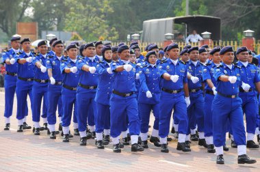 Kuantan-Ağustos 31:Malaysians üzerinde 31 Ağustos 2015 yılında Kuantan, Pahang, Malezya bağımsızlık 58 yaşını kutluyor Ulusal günü yürüyüşü, katılmak.