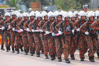 Kuantan-Ağustos 31:Malaysians üzerinde 31 Ağustos 2015 yılında Kuantan, Pahang, Malezya bağımsızlık 58 yaşını kutluyor Ulusal günü yürüyüşü, katılmak.