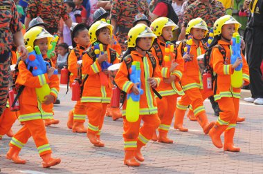 Kuantan-Ağustos 31:Malaysians üzerinde 31 Ağustos 2015 yılında Kuantan, Pahang, Malezya bağımsızlık 58 yaşını kutluyor Ulusal günü yürüyüşü, katılmak.
