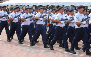 Kuantan-Ağustos 31:Malaysians üzerinde 31 Ağustos 2015 yılında Kuantan, Pahang, Malezya bağımsızlık 58 yaşını kutluyor Ulusal günü yürüyüşü, katılmak.