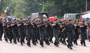Kuantan-Ağustos 31:Malaysians üzerinde 31 Ağustos 2015 yılında Kuantan, Pahang, Malezya bağımsızlık 58 yaşını kutluyor Ulusal günü yürüyüşü, katılmak.