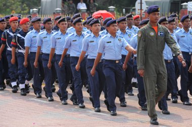 Kuantan-Ağustos 31:Malaysians üzerinde 31 Ağustos 2015 yılında Kuantan, Pahang, Malezya bağımsızlık 58 yaşını kutluyor Ulusal günü yürüyüşü, katılmak.