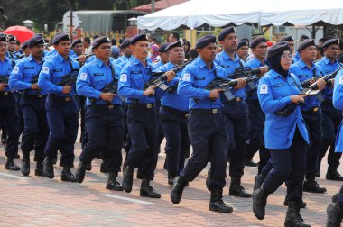 Kuantan-Ağustos 31:Malaysians üzerinde 31 Ağustos 2015 yılında Kuantan, Pahang, Malezya bağımsızlık 58 yaşını kutluyor Ulusal günü yürüyüşü, katılmak.