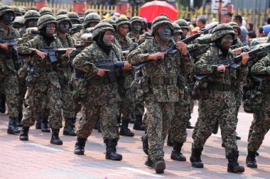 Kuantan-Ağustos 31:Malaysians üzerinde 31 Ağustos 2015 yılında Kuantan, Pahang, Malezya bağımsızlık 58 yaşını kutluyor Ulusal günü yürüyüşü, katılmak.