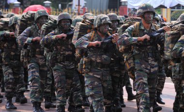 Kuantan-Ağustos 31:Malaysians üzerinde 31 Ağustos 2015 yılında Kuantan, Pahang, Malezya bağımsızlık 58 yaşını kutluyor Ulusal günü yürüyüşü, katılmak.