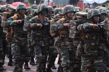 Kuantan-Ağustos 31:Malaysians üzerinde 31 Ağustos 2015 yılında Kuantan, Pahang, Malezya bağımsızlık 58 yaşını kutluyor Ulusal günü yürüyüşü, katılmak.