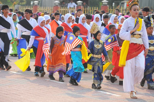 Kuantan-srpen 31:Malaysians účastní národní den parade, oslavující 58. výročí nezávislosti na 31 srpna 2015 v Kuantan, Pahang, Malajsie. — Stock fotografie