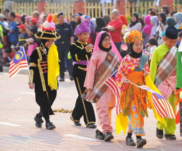 Kuantan-srpen 31:Malaysians účastní národní den parade, oslavující 58. výročí nezávislosti na 31 srpna 2015 v Kuantan, Pahang, Malajsie. — Stock fotografie