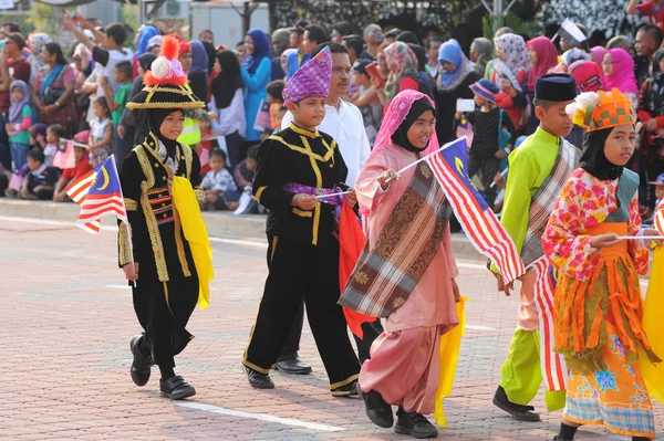 Kuantan-srpen 31:Malaysians účastní národní den parade, oslavující 58. výročí nezávislosti na 31 srpna 2015 v Kuantan, Pahang, Malajsie. — Stock fotografie