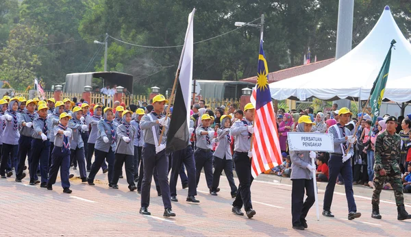 Куантан-Серпень 31:Malaysians брати участь у Національний день параду, на честь 58-ї річниці Незалежності 31 серпня 2015 року в місті Kuantan, провінції Pahang, Малайзія. — стокове фото