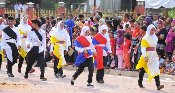 Kuantan-srpen 31:Malaysians účastní národní den parade, oslavující 58. výročí nezávislosti na 31 srpna 2015 v Kuantan, Pahang, Malajsie. — Stock fotografie