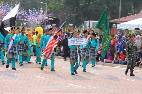 Kuantan-srpen 31:Malaysians účastní národní den parade, oslavující 58. výročí nezávislosti na 31 srpna 2015 v Kuantan, Pahang, Malajsie. — Stock fotografie