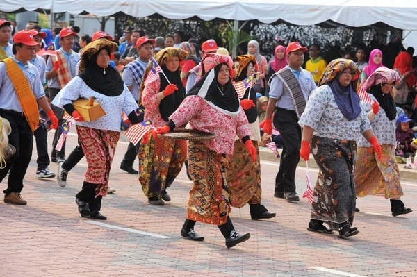 Kuantan-sie 31:Malaysians udziału w święto narodowe defilada, obchody rocznicy niepodległości 58 na 31 sierpnia 2015 w Kuantan, Pahang, Malezja. — Zdjęcie stockowe