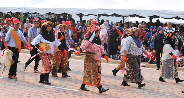 Kuantan-srpen 31:Malaysians účastní národní den parade, oslavující 58. výročí nezávislosti na 31 srpna 2015 v Kuantan, Pahang, Malajsie. — Stock fotografie