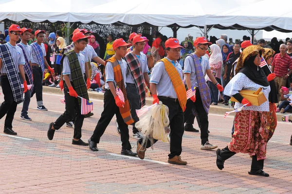 Kuantan-srpen 31:Malaysians účastní národní den parade, oslavující 58. výročí nezávislosti na 31 srpna 2015 v Kuantan, Pahang, Malajsie. — Stock fotografie