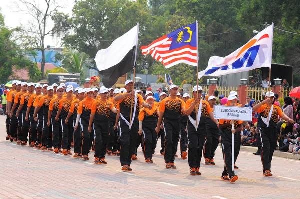 关丹 Aug 31:Malaysians 参加国庆阅兵，在 2015 年 8 月 31 日在关丹，彭亨，马来西亚庆祝独立 58 周年. — 图库照片