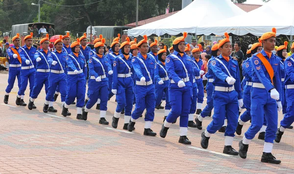 KUANTAN-AUG 31:Malaysians participate in National Day parade, celebrating the 58th anniversary of independence on August 31, 2015 in Kuantan, Pahang, Malaysia. — Stock Photo, Image