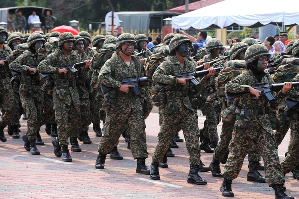 Kuantan-sie 31:Malaysians udziału w święto narodowe defilada, obchody rocznicy niepodległości 58 na 31 sierpnia 2015 w Kuantan, Pahang, Malezja. — Zdjęcie stockowe