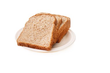 Beyaz arkaplanda tam tahıllı ekmek