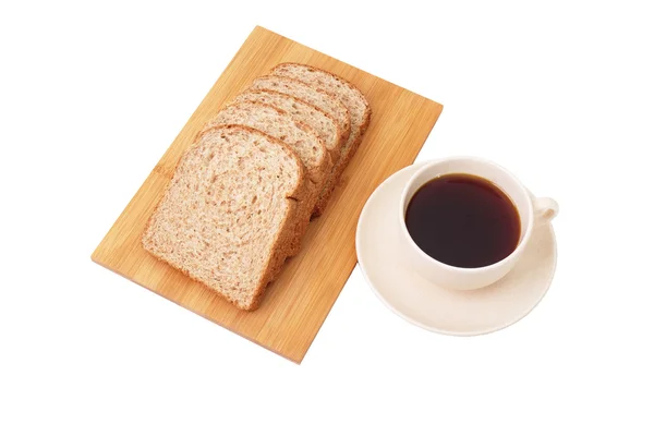 Fullkornsbröd och druvor servera med en kopp kaffe isolerad på vit bakgrund — Stockfoto