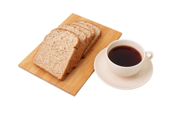 Pan integral y uvas sirven con una taza de café aislado sobre fondo blanco — Foto de Stock