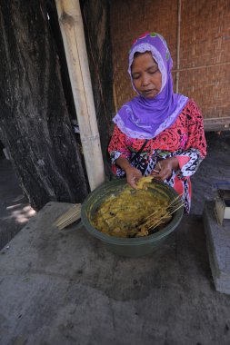 Lombok, Endonezya-Haziran 10,2015: Belirsiz yerel kadın prepari
