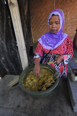 Lombok, Endonezya-Haziran 10,2015: Belirsiz yerel kadın prepari