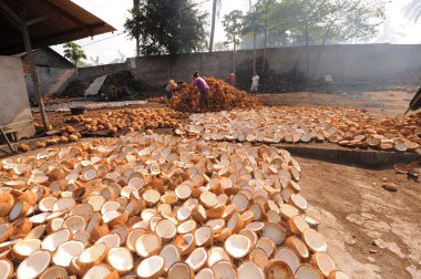 Lombok, Endonezya-Haziran 10,2015: stackin yerel kimliği belirsiz kadın