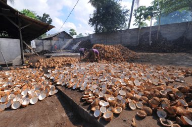 Lombok, Endonezya-Haziran 10,2015: stackin yerel kimliği belirsiz kadın