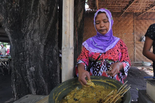 Lombok, Endonezya-Haziran 10,2015: Belirsiz yerel kadın prepari